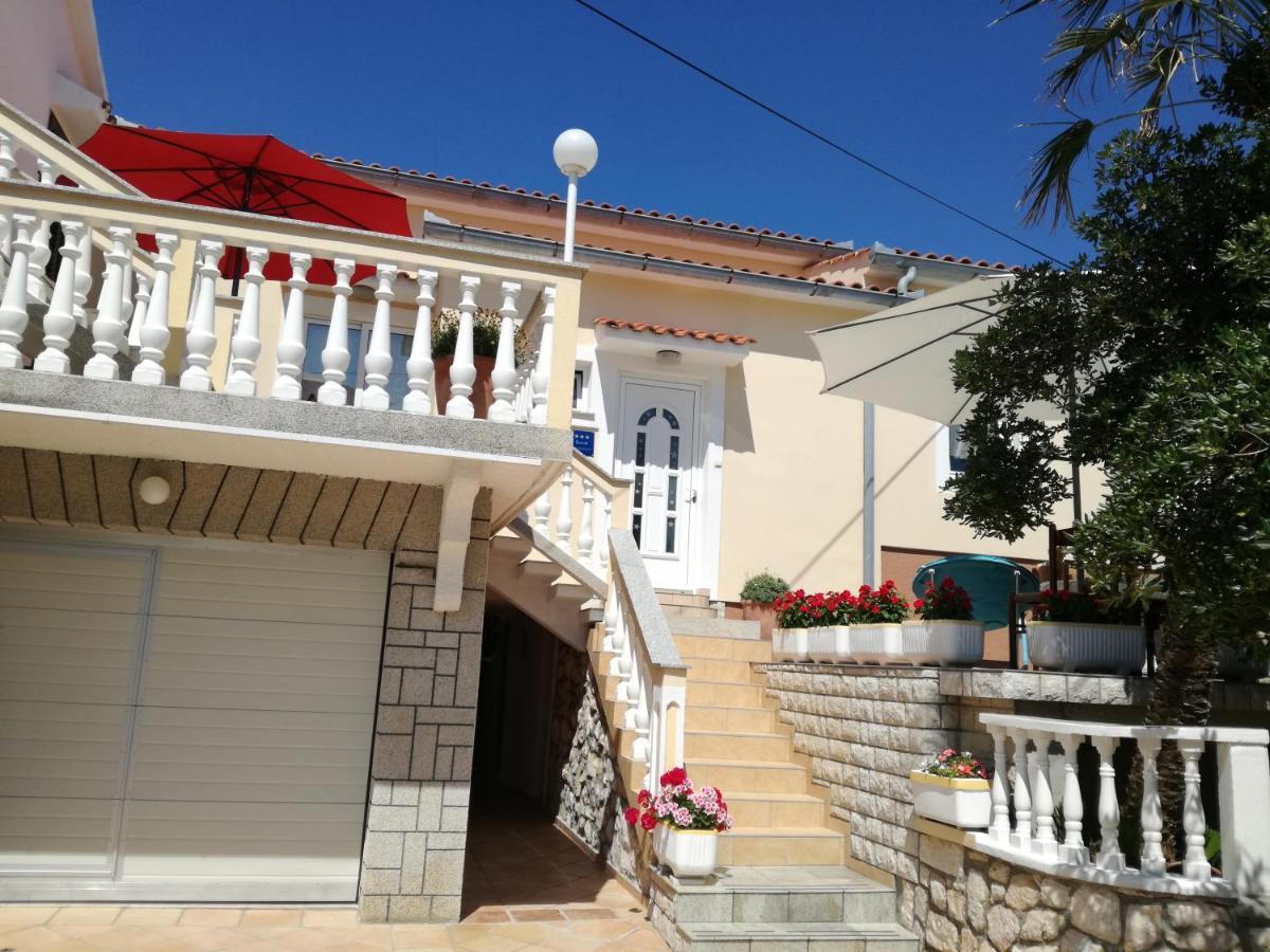 Apartman Larisa Kampor Exterior foto