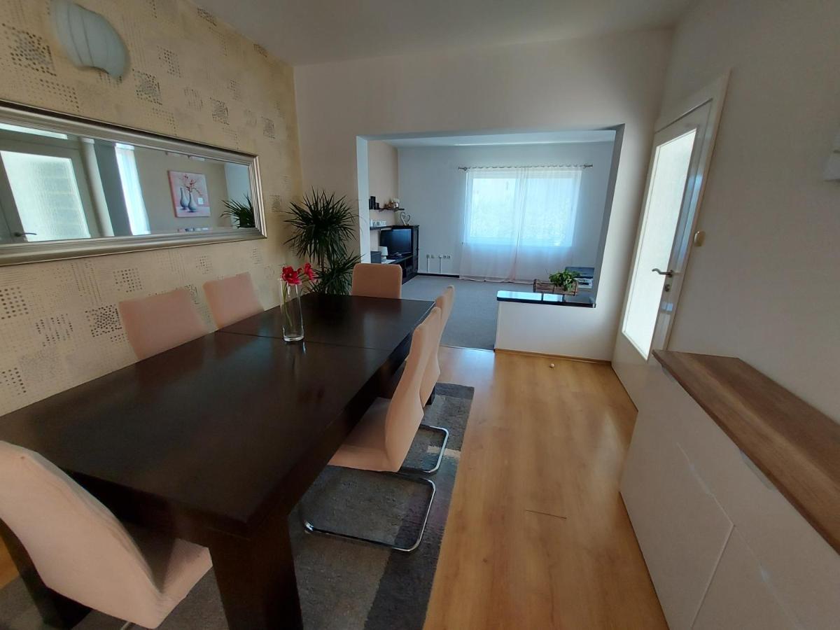 Apartman Larisa Kampor Exterior foto