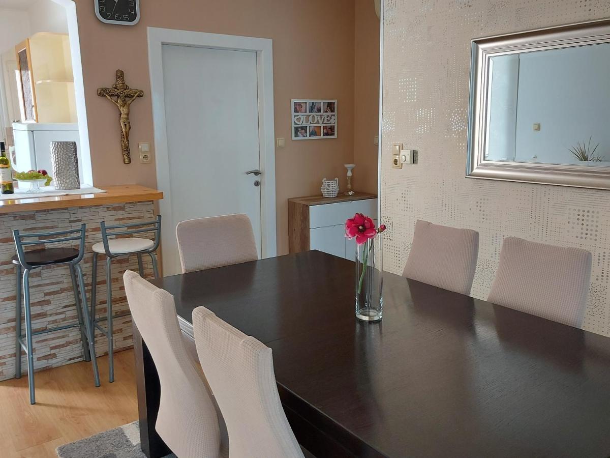 Apartman Larisa Kampor Exterior foto