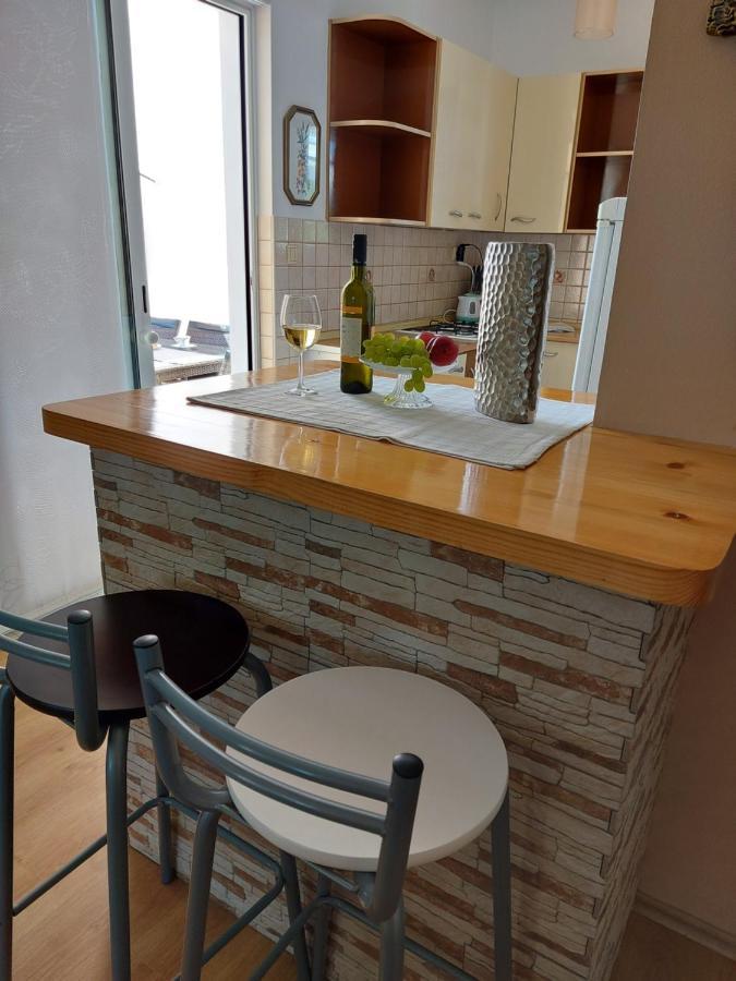 Apartman Larisa Kampor Exterior foto
