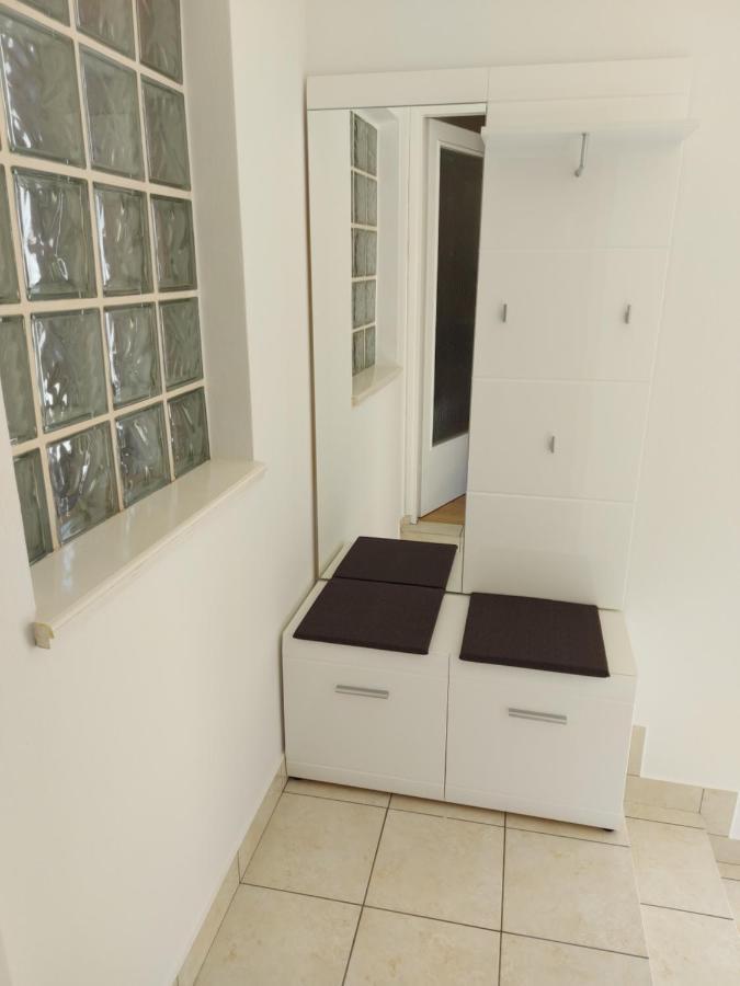 Apartman Larisa Kampor Exterior foto