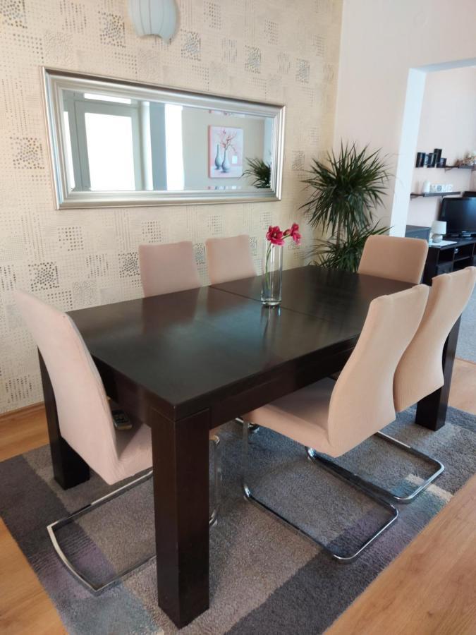 Apartman Larisa Kampor Exterior foto