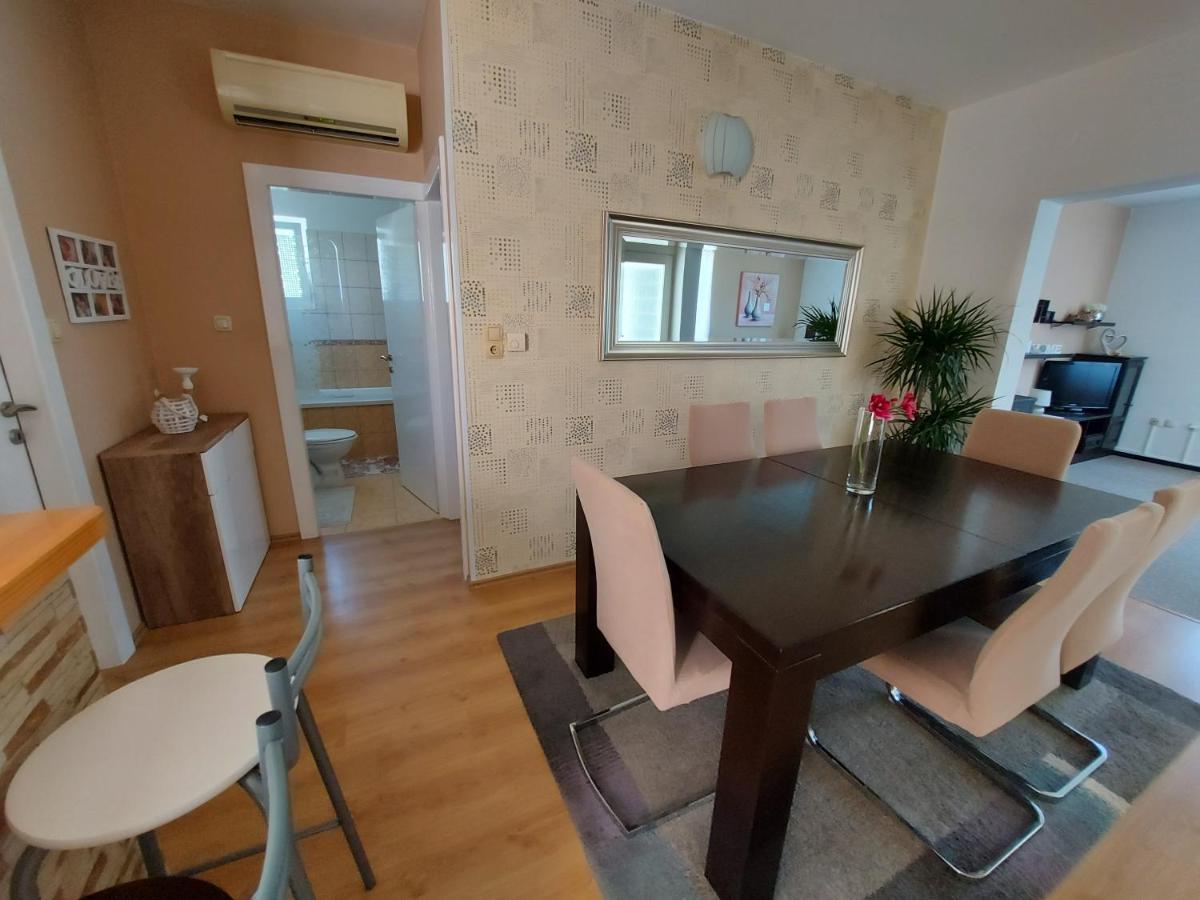 Apartman Larisa Kampor Exterior foto