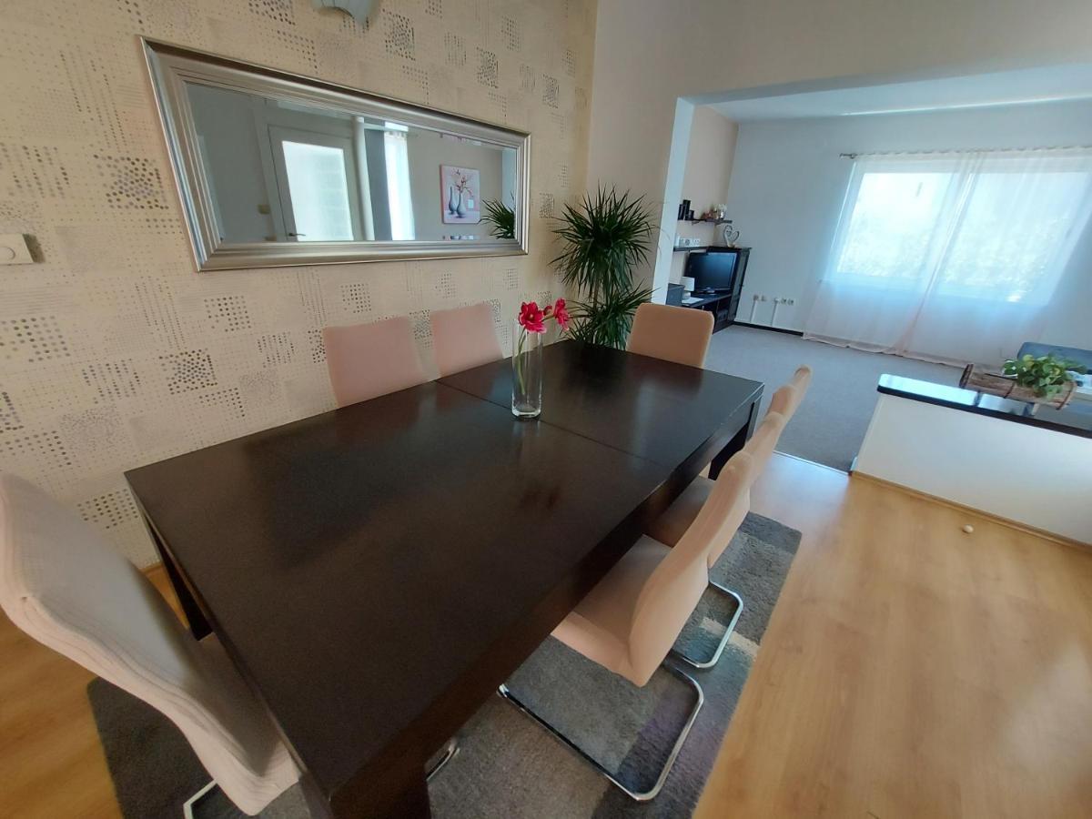 Apartman Larisa Kampor Exterior foto