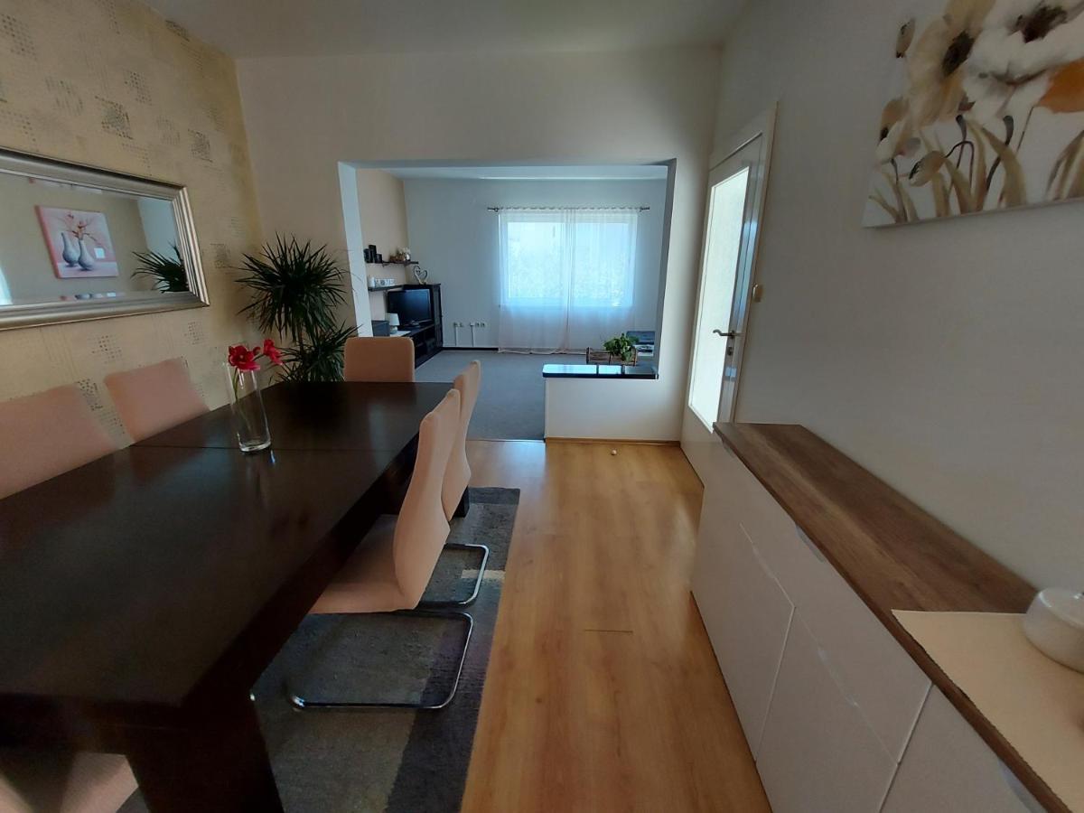 Apartman Larisa Kampor Exterior foto