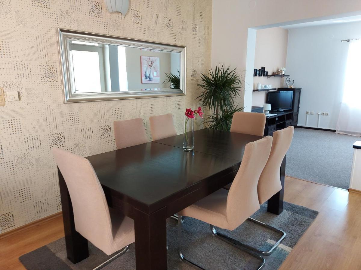 Apartman Larisa Kampor Exterior foto
