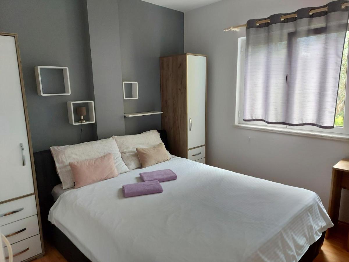 Apartman Larisa Kampor Exterior foto