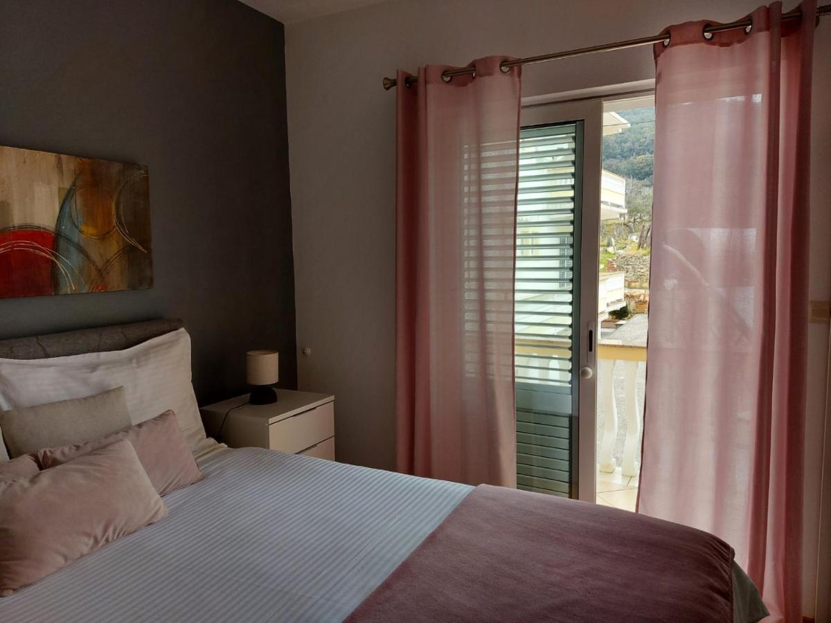 Apartman Larisa Kampor Exterior foto