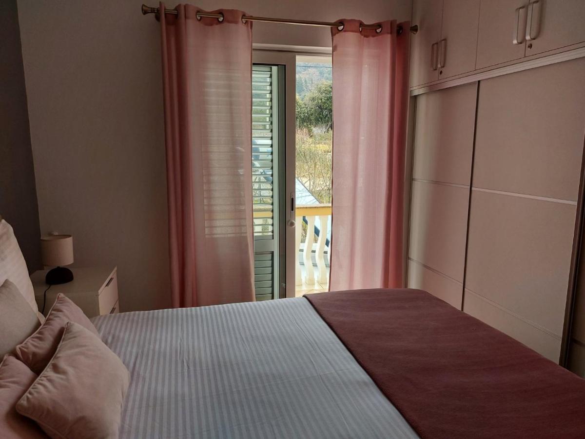 Apartman Larisa Kampor Exterior foto